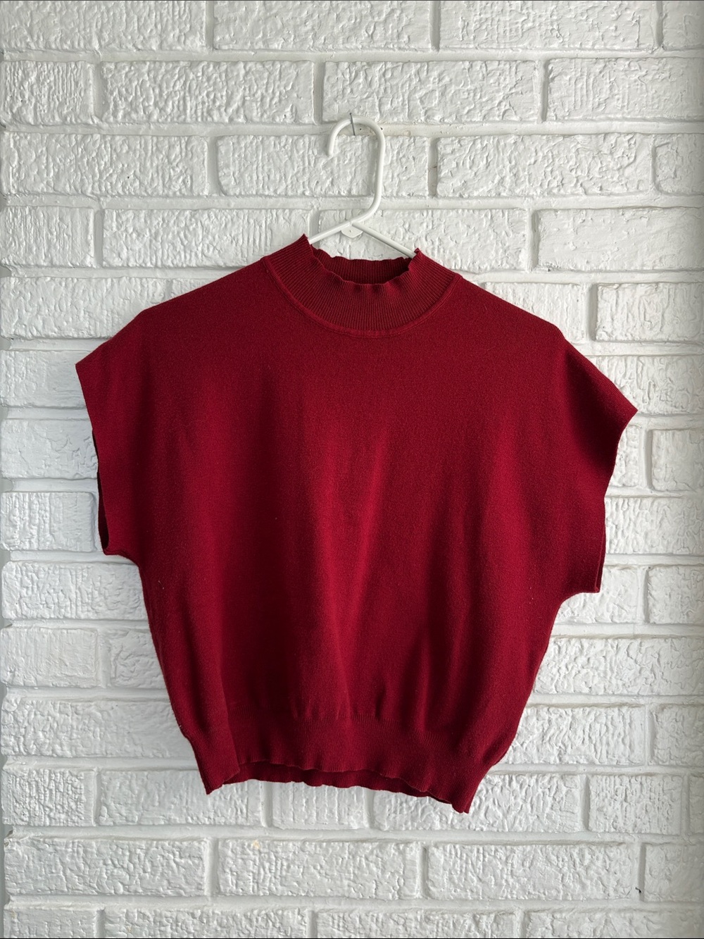 eesome Short Sleeve Knit Top in Deep Red